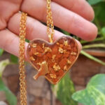 گردنبند رزینی با سنگ دلربا