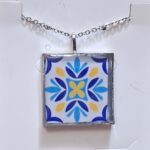 گردنبند رزینی طرح کاشی