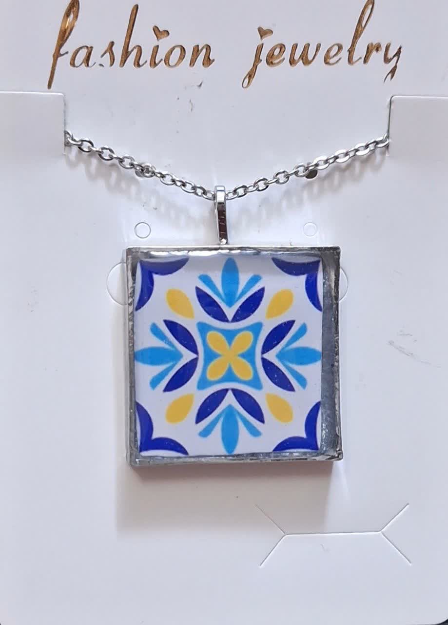 گردنبند رزینی طرح کاشی گردنبند رزینی طرح کاشی
