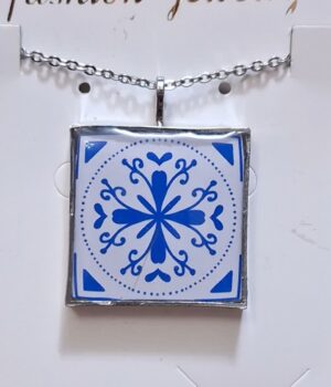 گردنبند رزینی طرح کاشی
