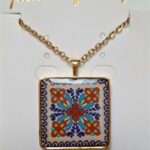 گردنبند رزینی طرح کاشی