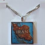 گردنبند رزینی طرح ایران نقره ای
