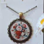 گردنبند رزینی طرح گل