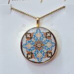 گردنبند رزینی طرح اسلیمی سنتی